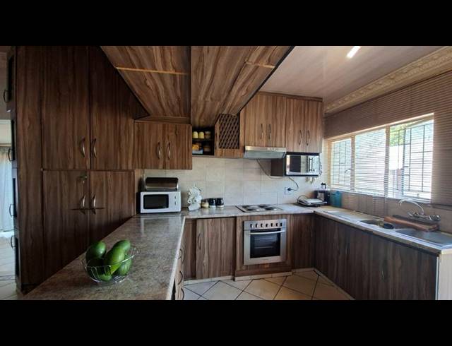 4 BEDROOM HOUSE FOR SALE IN BOOYSENS